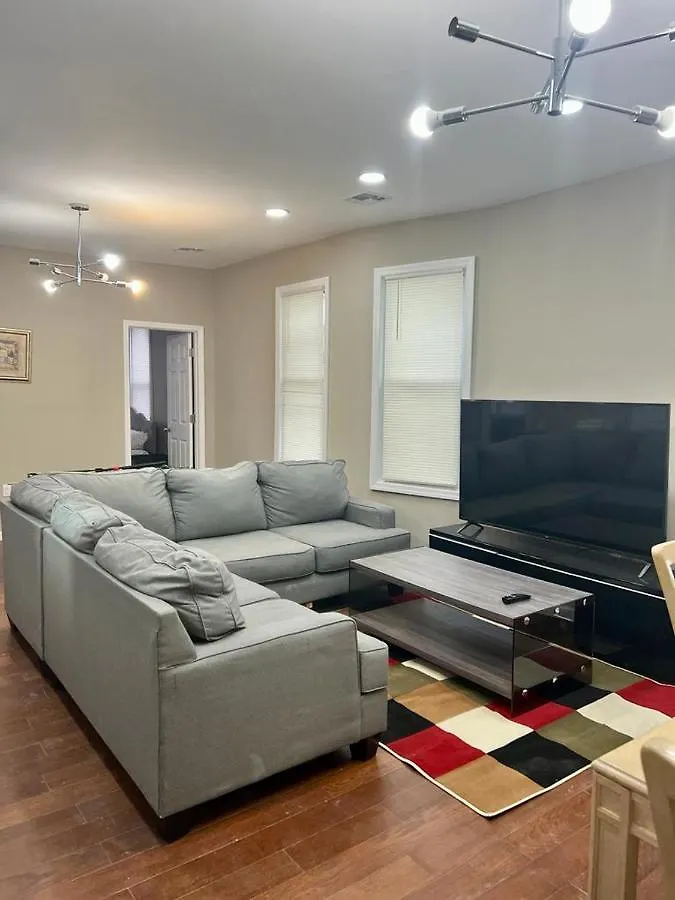 Z & Z Apartment 3 Newark